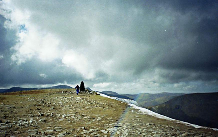 1991-04-04b.jpg - Nearing the summit of Dale Head