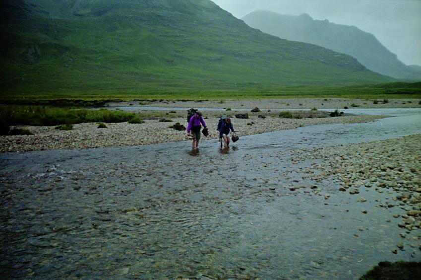 1992-06-23f.jpg - Crossing Abhainn na Sealga
