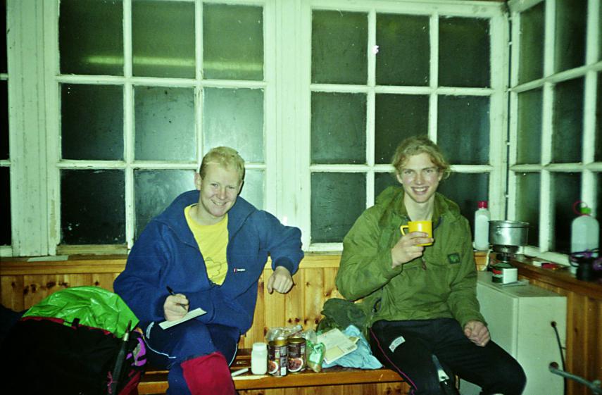 1992-11-15.jpg - Gareth and Toby enjoy a post-walk brew at the station