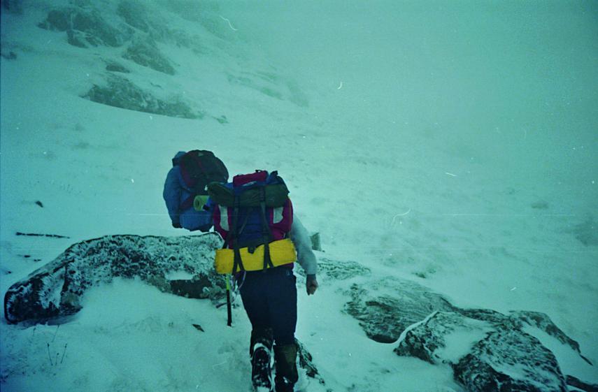 1992-11-15d.jpg - Walking in mist and snow