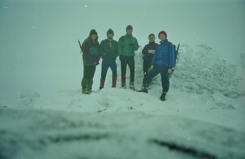 1994-01-04c.jpg - Snowy self-timed summit shot