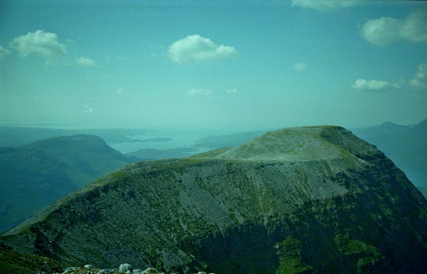 1994-07-18b.jpg - Summit ridge of Beinn Damh