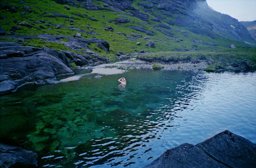 1995-09-09h.jpg - Swimming in the Coruisk river