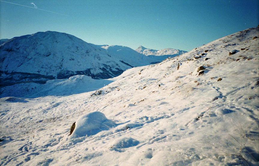 1995-12-28c.jpg - Looking back at Monadh Gorm and Glen Dessary
