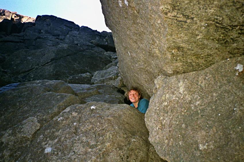 1996-09-17b.jpg - Threading the chockstone in Eastern Chimney
