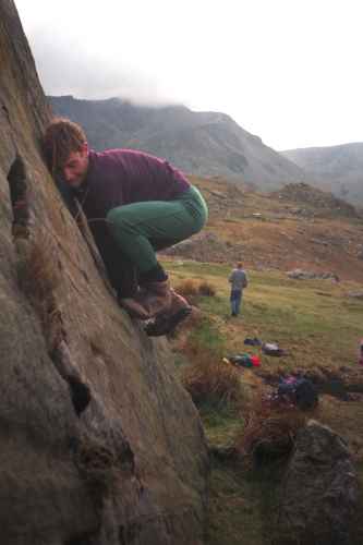 1997-04-11e.jpg - Dave bouldering