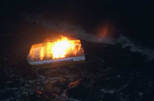 2000-01-01e.jpg - Boatfire