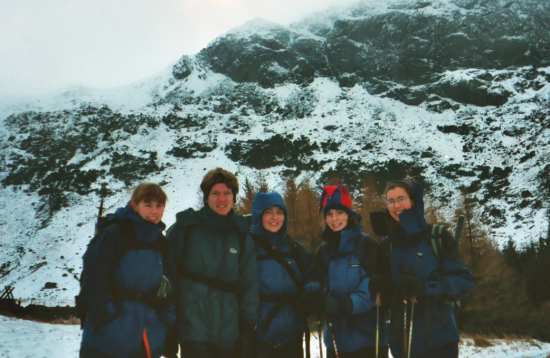 2002-02-23b.jpg - Lottie, Peter, Harriet, Marion and Naomi at Blea Tarn