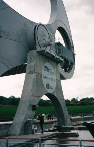 2002-06-04b.jpg - Falkirk Wheel