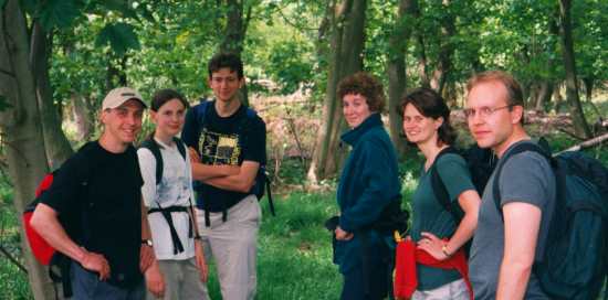2002-05-19a.jpg - Chiltern woodland with Ant, Sarah, Rob, Olwyn, Ilona and Jaako