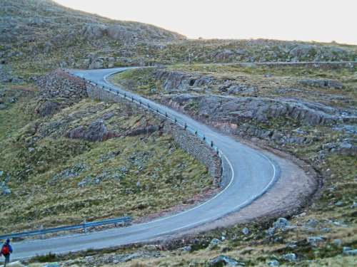 dscf0045.jpg - The steep, twisty road of Bealch na Ba