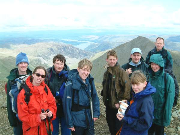 dscf0038.jpg - On the summit of Helvellyn - William, Kath, Mike, Pete, George, Lottie, Jaako, Sarah and Niall