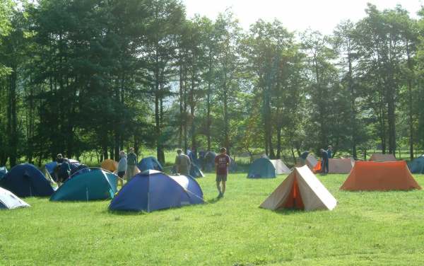 20030607-080913.jpg - Chaotic camping