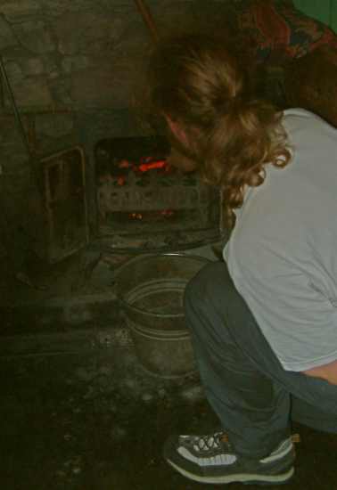 20031122-161940.jpg - Toby tending the fire