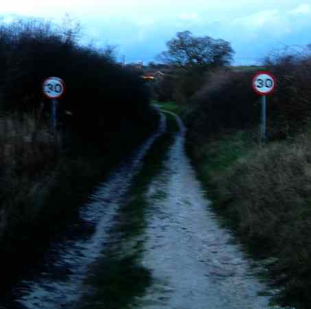 20031213-150224.jpg - Approaching Ringstead on the Peddars Way