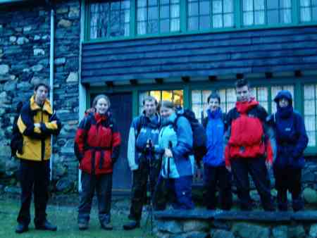 20040105-083522.jpg - Gordon, Kate, Eggy, Helen, Michael, Michal and David ready for an early start