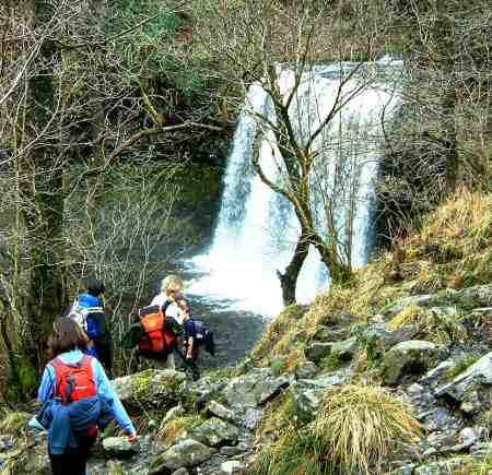 20040125-121706.jpg - Approaching the first waterfall: Sgwd yr Eira
