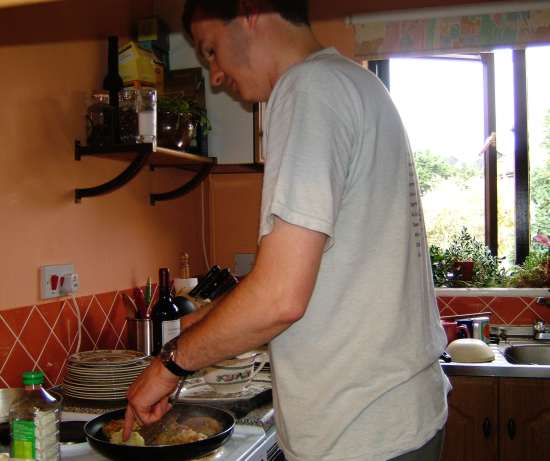 20040718-134628.jpg - Pete demonstrating his kitchen skills