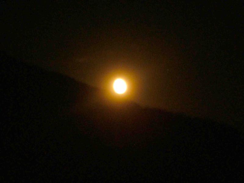 20041030-185654.jpg - Moonlight descent