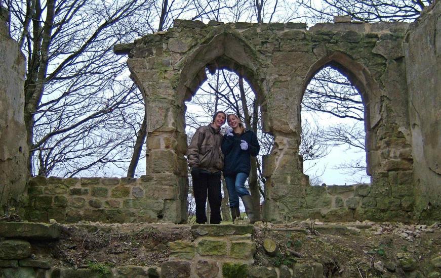 20041224-140900.jpg - Chris and Roxy at the ruin near Hackfall