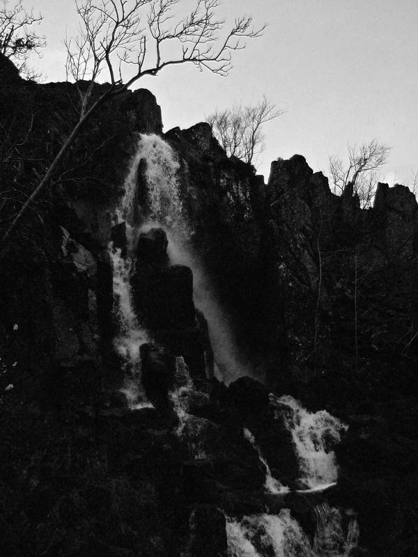20050113-155938.jpg - Waterfall