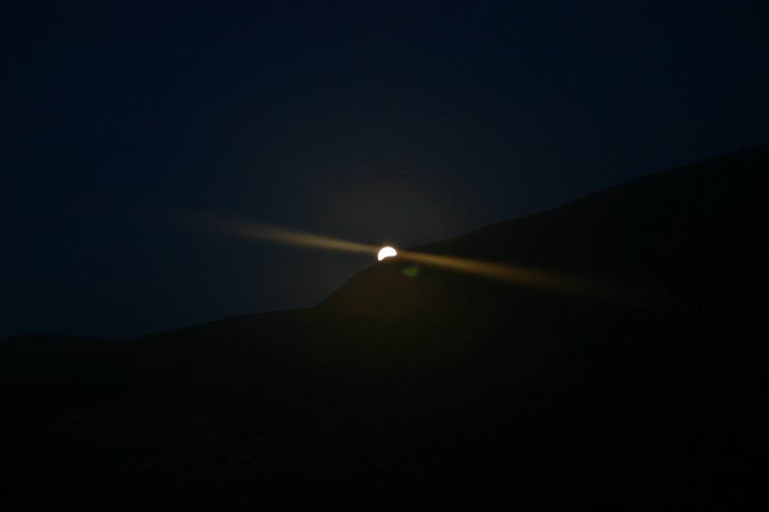 20050325-191244.jpg - Full moon rising