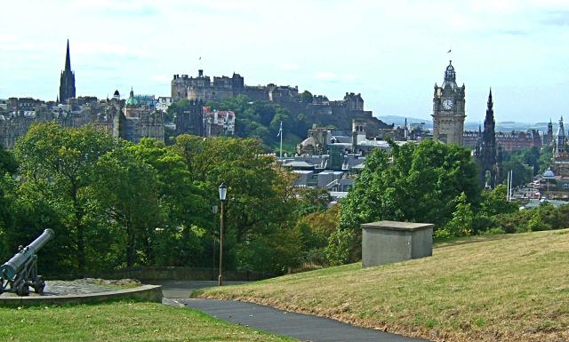 20050911-121736.jpg - Edinburgh Castle from Calton Hill