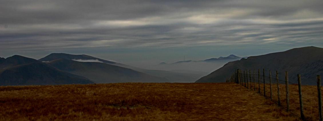 20060204-120258.jpg - Valley mist behind Mynydd Mawr, seen from Moel Cynghorion