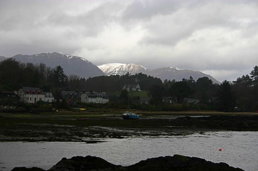20060416-141610.jpg - Plockton with a background of the Applecross mountains