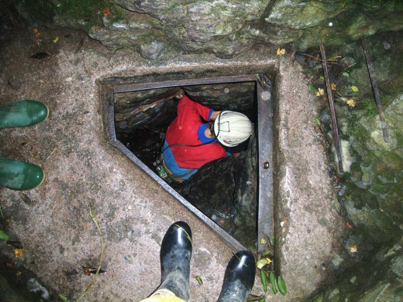 20061015-101720.jpg - Entering Swildon's Hole