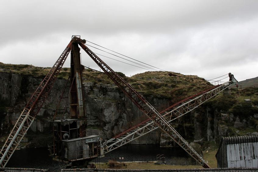 20061112-132912.jpg - Quarry crane