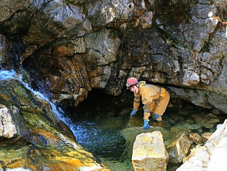 20070407-133612.jpg - Gaynor enjoys the refreshing water of Glasnock Cave