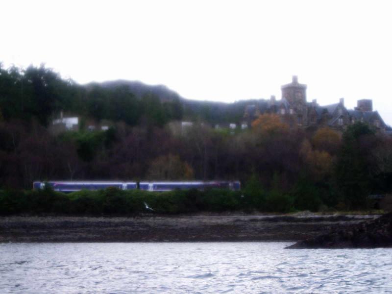20071125-132924.jpg - Train at Duncraig