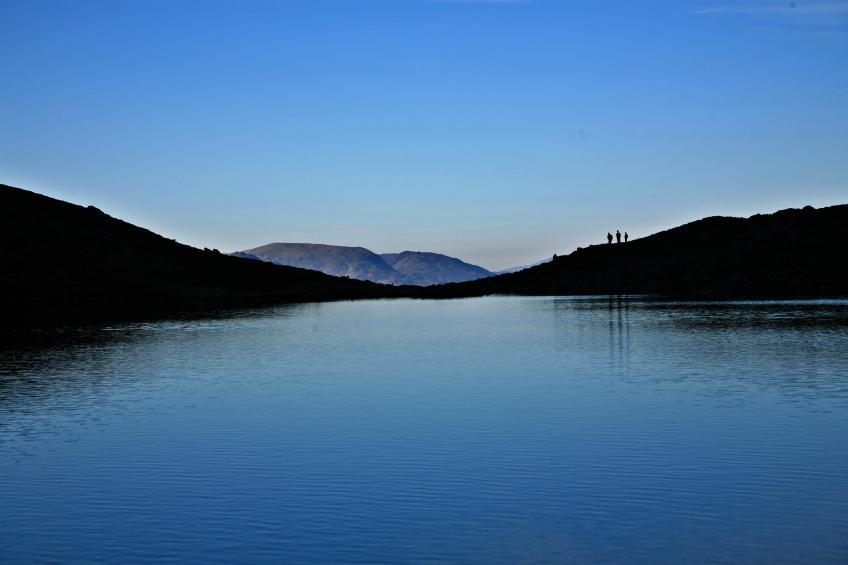 20080210-145406.jpg - Mountain lake with standing figures