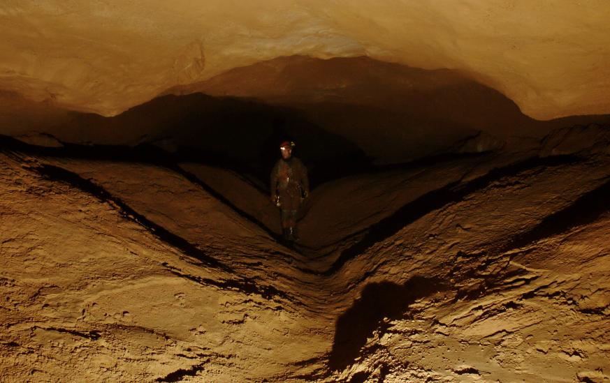 20080216-170434.jpg - Steve in a sand cavern