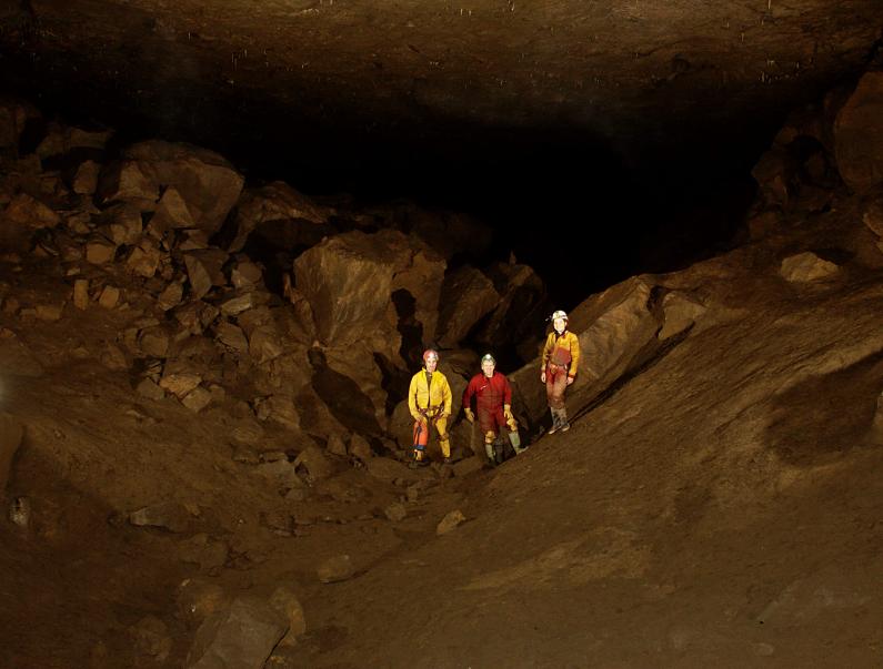 20080621-150236.jpg - Frank, Chris and Bela pose in Cornes Cavern