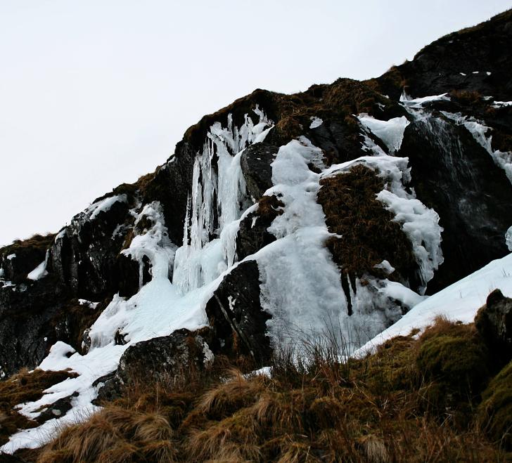 20101229-155626.jpg - Frozen waterfall