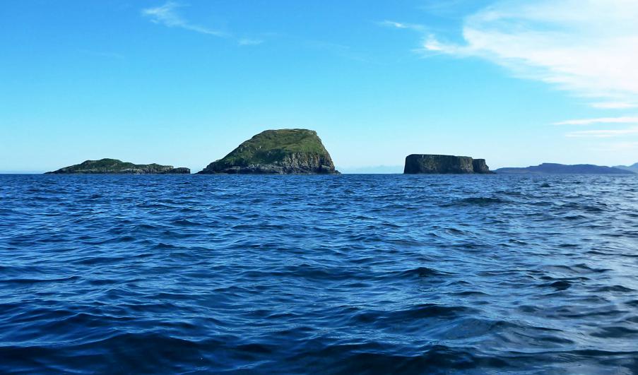 20130930-123833.jpg - Fladda-chùain, Gaeilavor Island, Gearran Island and Lord Macdonald's Table.