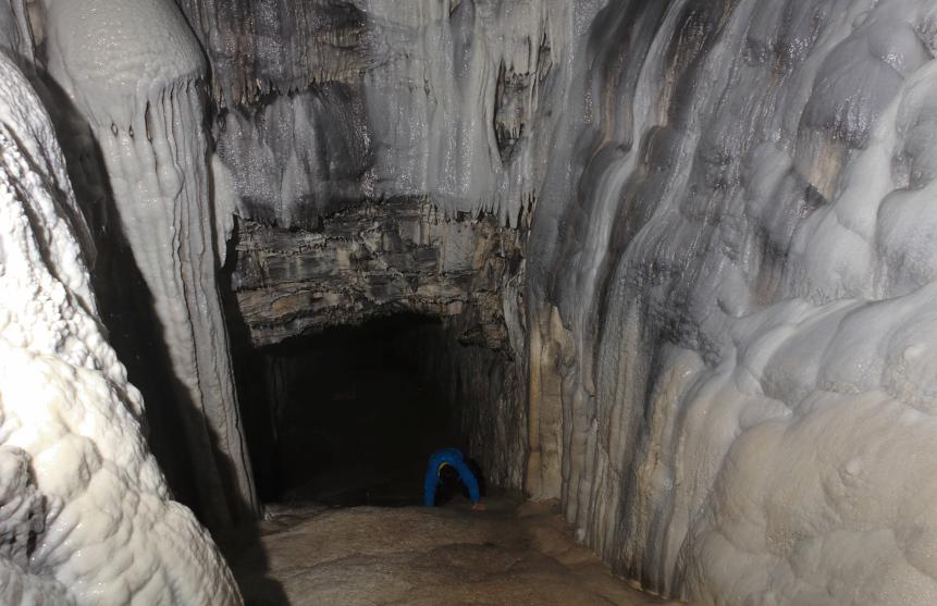 20140613-130307.jpg - Spar Cave - climbing the ramp