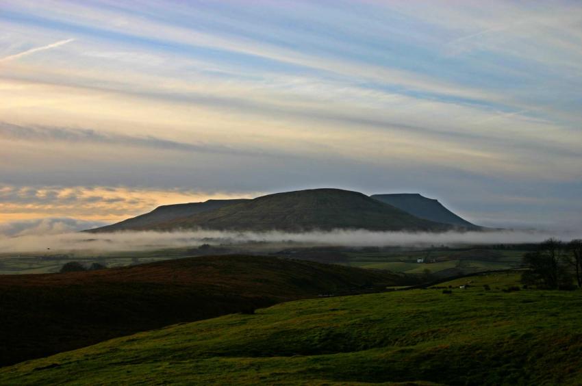 20051224-095340.jpg - Ingleborough early on Christmas Eve