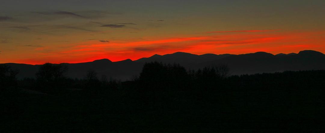 20060104-162110.jpg - Sunset over the Strathconon mountains, seen from the Black Isle