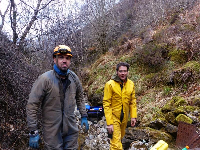 20260201-113040.jpg - Eric and Daibhidh before Liar's Sink